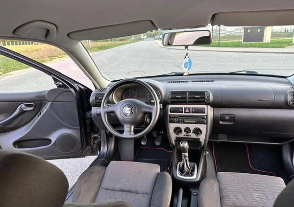 Seat Leon cena 6000 przebieg: 240000, rok produkcji 2003 z Zgierz małe 154